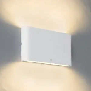 Moderní venkovní nástěnné svítidlo bílé 17,5 cm včetně LED IP65 - Batt